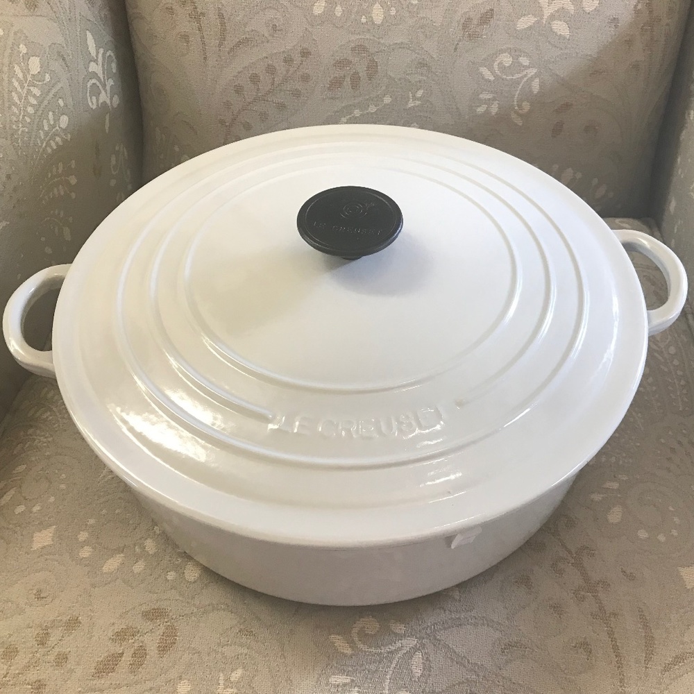 Le Creuset 6.75 qt Round Wide Dutch Oven/ Vapeur (Light grey) Color